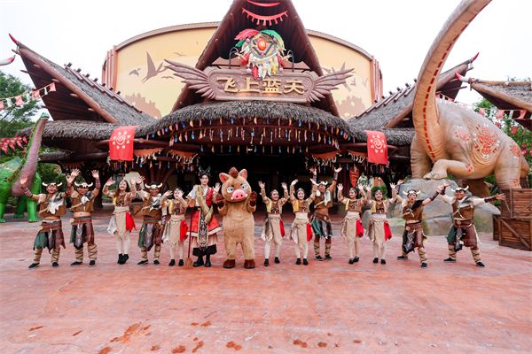 华中文旅新地标启航——孝感方特旅游区盛大开业迎开门红 瑞奇曼倾力护航IP人偶与演出服饰配套